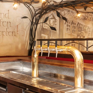 Innenansichten Gasthaus Clappertons Speisekammer Innenansichten Gasthaus, Zapfhahn, Clappertons Speisekammer